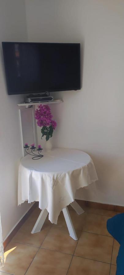 Villa Kadinela, 200M From Kamenjak, Huge Quiet Garden With Barbecue, 2 New Kitchens Premantura Bagian luar foto