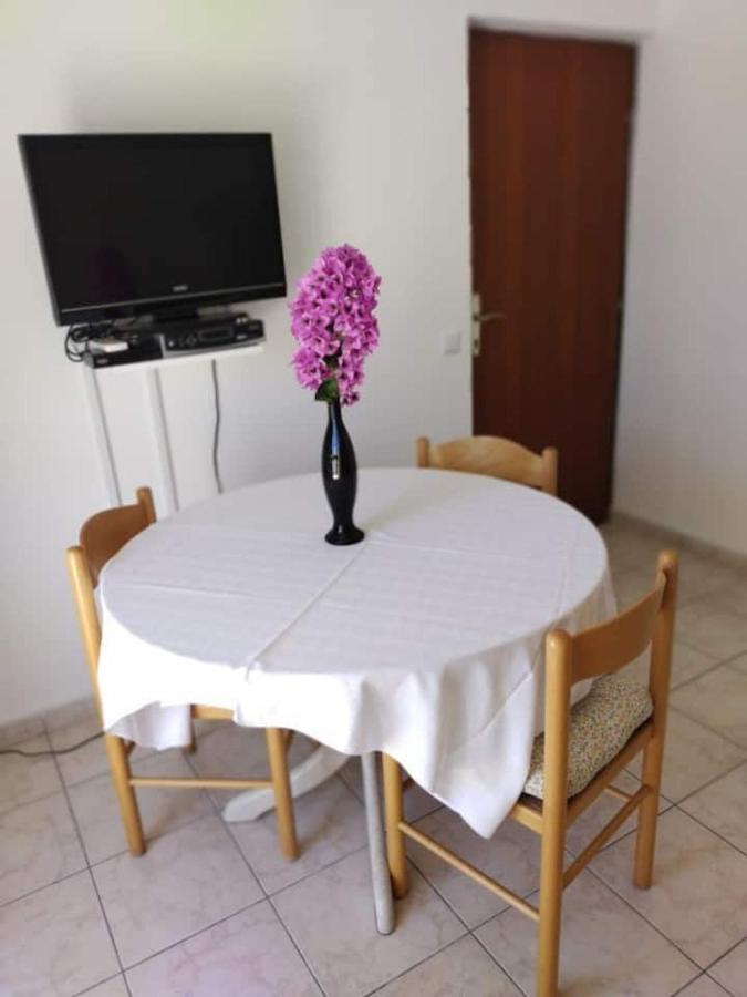 Villa Kadinela, 200M From Kamenjak, Huge Quiet Garden With Barbecue, 2 New Kitchens Premantura Bagian luar foto