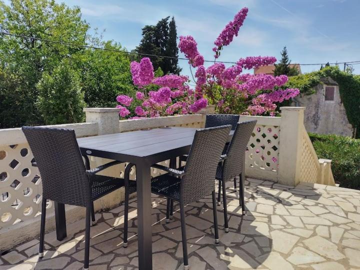 Villa Kadinela, 200M From Kamenjak, Huge Quiet Garden With Barbecue, 2 New Kitchens Premantura Bagian luar foto