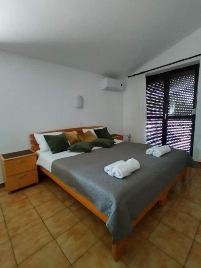 Villa Kadinela, 200M From Kamenjak, Huge Quiet Garden With Barbecue, 2 New Kitchens Premantura Bagian luar foto
